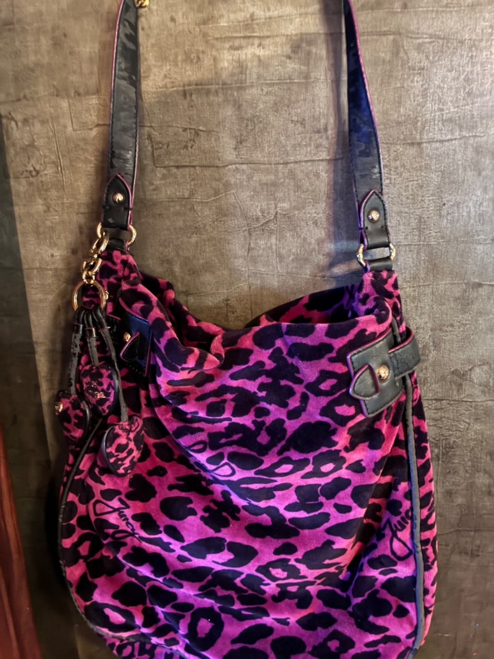 💖🔥 VINTAGE VELOUR JUICY COUTURE PURSE – RARE PLUM LEOPARD PRINT! 🔥💖 - Picture 3 of 9
